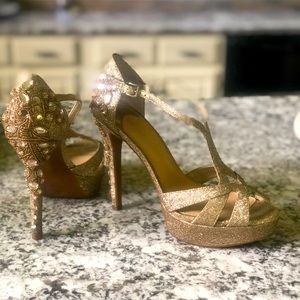 Gianni Bini strappy platform pumps!